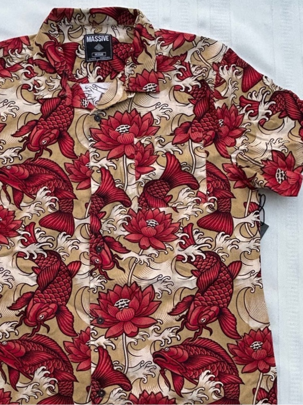Massive shirt koi fish print NWT button down 
short sleeve men’s medium cotton
